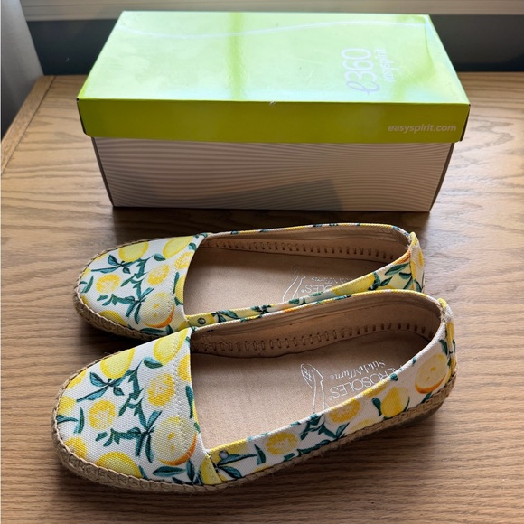 Easy Spirit Yellow and White Lemon Print Flats - Picture 2 of 4